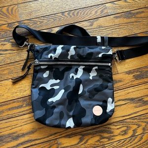 Shortylove Amuse Crossbody Bag